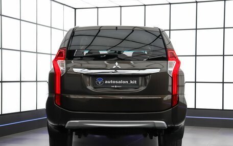 Mitsubishi Pajero Sport III рестайлинг, 2017 год, 2 970 000 рублей, 5 фотография