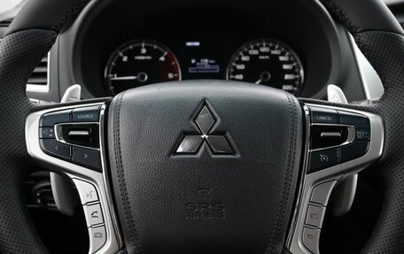 Mitsubishi Pajero Sport III рестайлинг, 2017 год, 2 970 000 рублей, 12 фотография