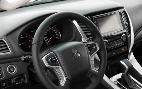 Mitsubishi Pajero Sport III рестайлинг, 2017 год, 2 970 000 рублей, 8 фотография