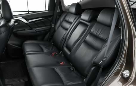 Mitsubishi Pajero Sport III рестайлинг, 2017 год, 2 970 000 рублей, 10 фотография