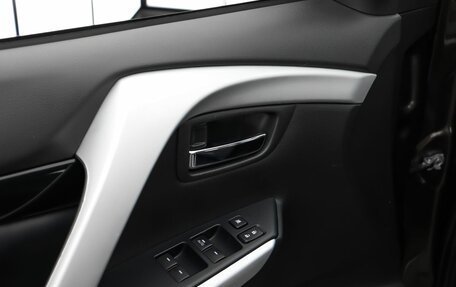 Mitsubishi Pajero Sport III рестайлинг, 2017 год, 2 970 000 рублей, 17 фотография