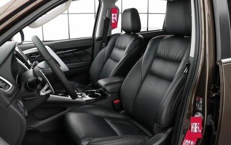 Mitsubishi Pajero Sport III рестайлинг, 2017 год, 2 970 000 рублей, 9 фотография