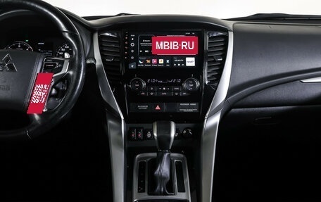 Mitsubishi Pajero Sport III рестайлинг, 2018 год, 2 990 000 рублей, 13 фотография