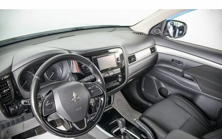 Mitsubishi Outlander III рестайлинг 3, 2017 год, 1 899 000 рублей, 7 фотография