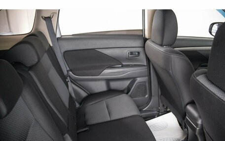 Mitsubishi Outlander III рестайлинг 3, 2017 год, 1 899 000 рублей, 9 фотография