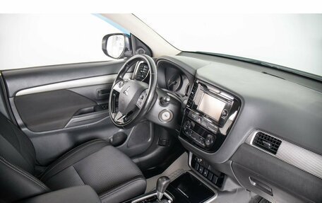 Mitsubishi Outlander III рестайлинг 3, 2017 год, 1 899 000 рублей, 10 фотография