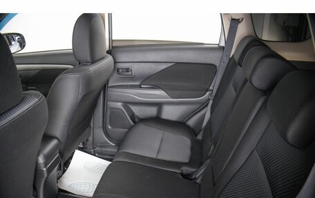 Mitsubishi Outlander III рестайлинг 3, 2017 год, 1 899 000 рублей, 8 фотография
