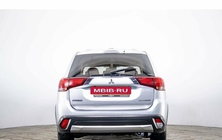 Mitsubishi Outlander III рестайлинг 3, 2017 год, 1 899 000 рублей, 5 фотография