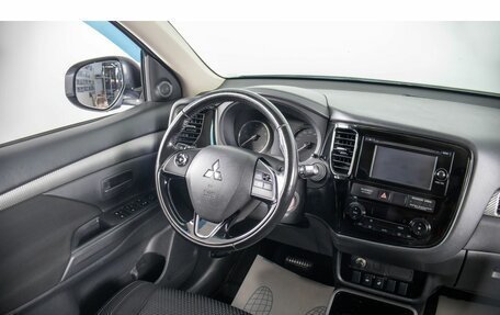 Mitsubishi Outlander III рестайлинг 3, 2017 год, 1 899 000 рублей, 11 фотография
