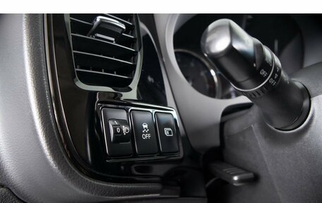 Mitsubishi Outlander III рестайлинг 3, 2017 год, 1 899 000 рублей, 21 фотография
