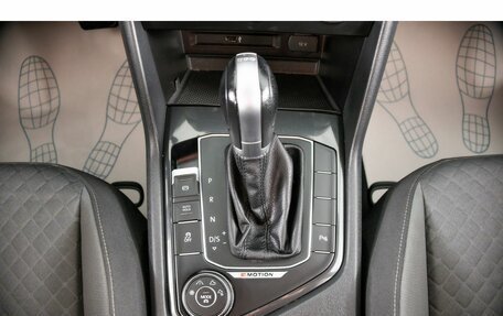 Volkswagen Tiguan II, 2017 год, 2 159 000 рублей, 19 фотография