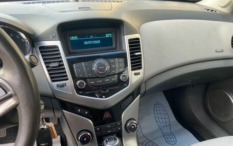 Chevrolet Cruze II, 2010 год, 549 000 рублей, 8 фотография