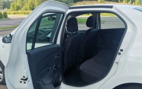 Renault Logan II, 2017 год, 560 000 рублей, 17 фотография
