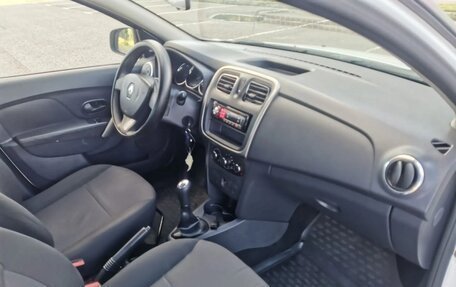 Renault Logan II, 2017 год, 560 000 рублей, 16 фотография