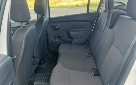 Renault Logan II, 2017 год, 560 000 рублей, 20 фотография