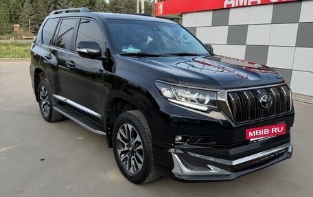 Toyota Land Cruiser Prado 150 рестайлинг 2, 2022 год, 6 200 000 рублей, 4 фотография