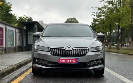 Skoda Superb III рестайлинг, 2022 год, 2 450 800 рублей, 2 фотография
