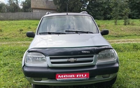 Chevrolet Niva I рестайлинг, 2003 год, 300 000 рублей, 1 фотография