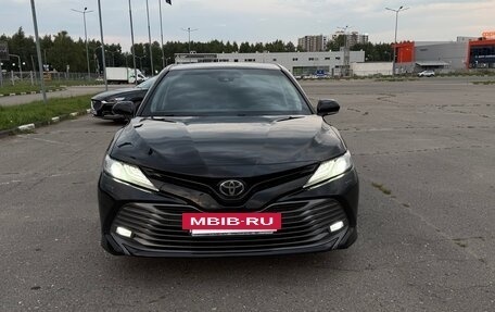 Toyota Camry, 2021 год, 2 900 000 рублей, 2 фотография