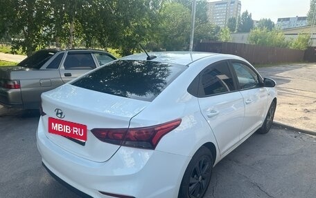Hyundai Solaris II рестайлинг, 2019 год, 700 000 рублей, 3 фотография