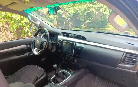Toyota Hilux VIII, 2017 год, 2 200 000 рублей, 5 фотография