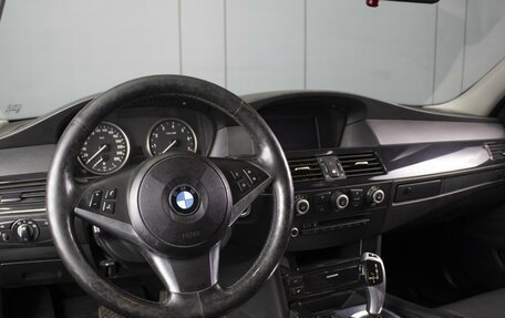 BMW 5 серия, 2009 год, 1 590 000 рублей, 13 фотография