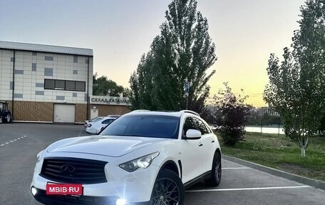 Infiniti FX II, 2012 год, 1 700 000 рублей, 1 фотография