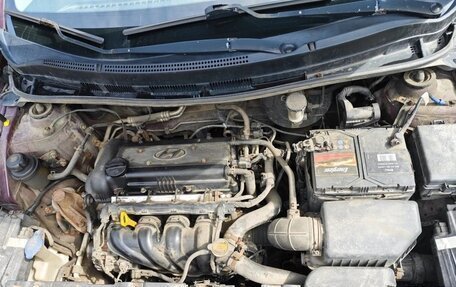 Hyundai Solaris II рестайлинг, 2011 год, 350 000 рублей, 2 фотография
