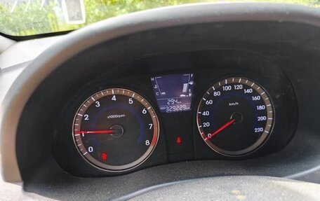Hyundai Solaris II рестайлинг, 2011 год, 350 000 рублей, 3 фотография