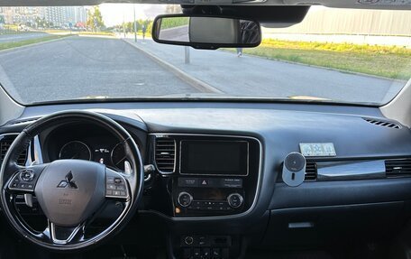 Mitsubishi Outlander III рестайлинг 3, 2018 год, 2 222 000 рублей, 10 фотография