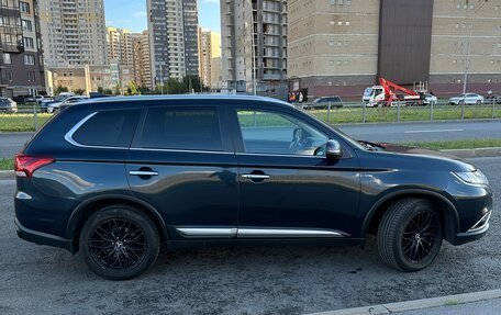 Mitsubishi Outlander III рестайлинг 3, 2018 год, 2 222 000 рублей, 8 фотография