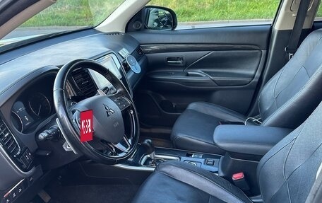 Mitsubishi Outlander III рестайлинг 3, 2018 год, 2 222 000 рублей, 11 фотография