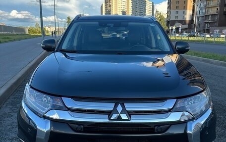 Mitsubishi Outlander III рестайлинг 3, 2018 год, 2 222 000 рублей, 2 фотография