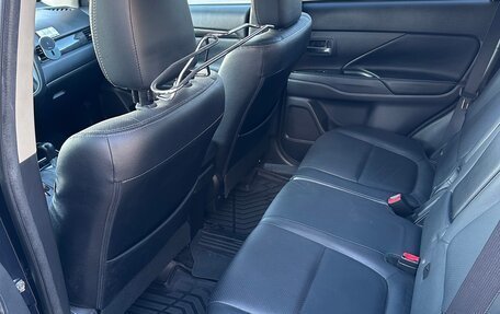 Mitsubishi Outlander III рестайлинг 3, 2018 год, 2 222 000 рублей, 12 фотография