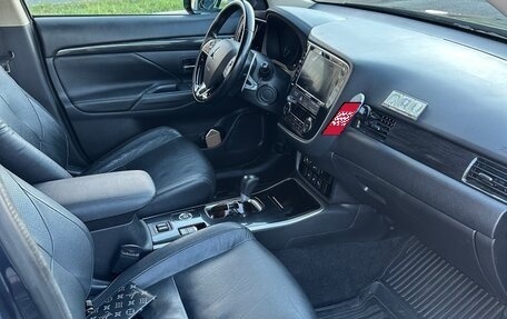 Mitsubishi Outlander III рестайлинг 3, 2018 год, 2 222 000 рублей, 13 фотография