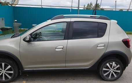 Renault Sandero II рестайлинг, 2015 год, 720 000 рублей, 2 фотография