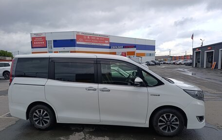 Toyota Esquire I, 2017 год, 2 000 000 рублей, 7 фотография