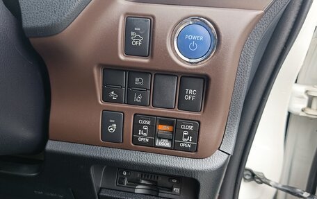 Toyota Esquire I, 2017 год, 2 000 000 рублей, 17 фотография