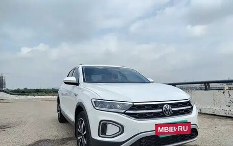 Volkswagen T-Roc I, 2025 год, 2 000 000 рублей, 3 фотография