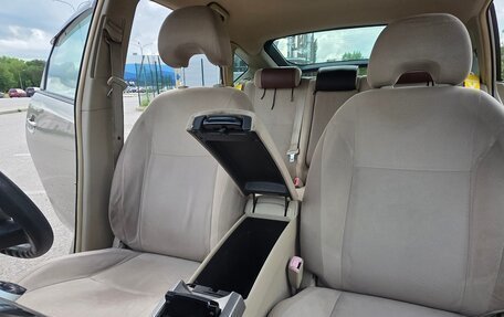 Toyota Prius, 2005 год, 500 000 рублей, 8 фотография
