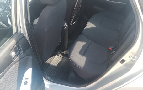 Hyundai Solaris II рестайлинг, 2011 год, 730 000 рублей, 13 фотография