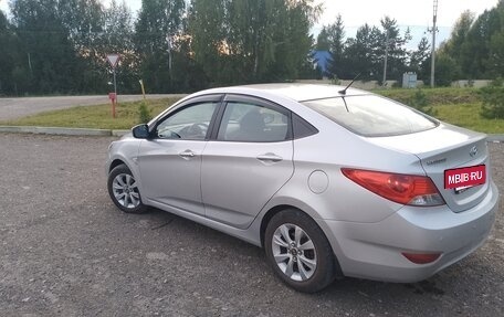 Hyundai Solaris II рестайлинг, 2011 год, 730 000 рублей, 3 фотография