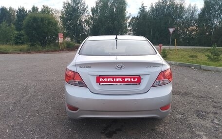 Hyundai Solaris II рестайлинг, 2011 год, 730 000 рублей, 4 фотография