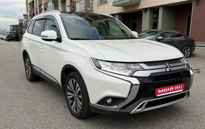 Mitsubishi Outlander III рестайлинг 3, 2019 год, 1 650 000 рублей, 1 фотография