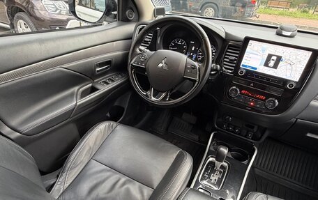 Mitsubishi Outlander III рестайлинг 3, 2019 год, 1 650 000 рублей, 7 фотография