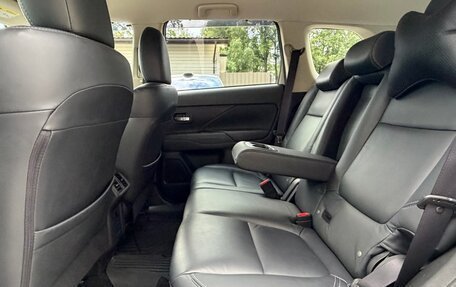 Mitsubishi Outlander III рестайлинг 3, 2019 год, 1 650 000 рублей, 6 фотография