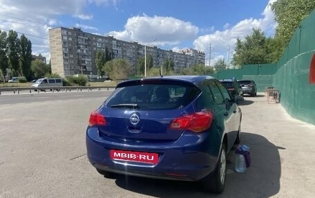 Opel Astra J, 2011 год, 850 000 рублей, 2 фотография
