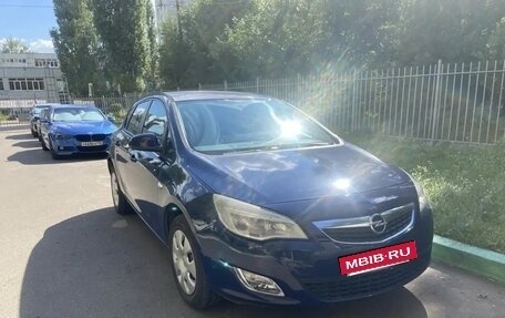 Opel Astra J, 2011 год, 850 000 рублей, 3 фотография
