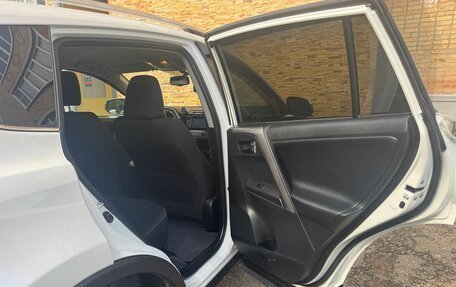 Toyota RAV4, 2018 год, 2 450 000 рублей, 6 фотография