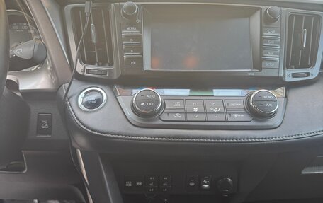 Toyota RAV4, 2018 год, 2 450 000 рублей, 15 фотография